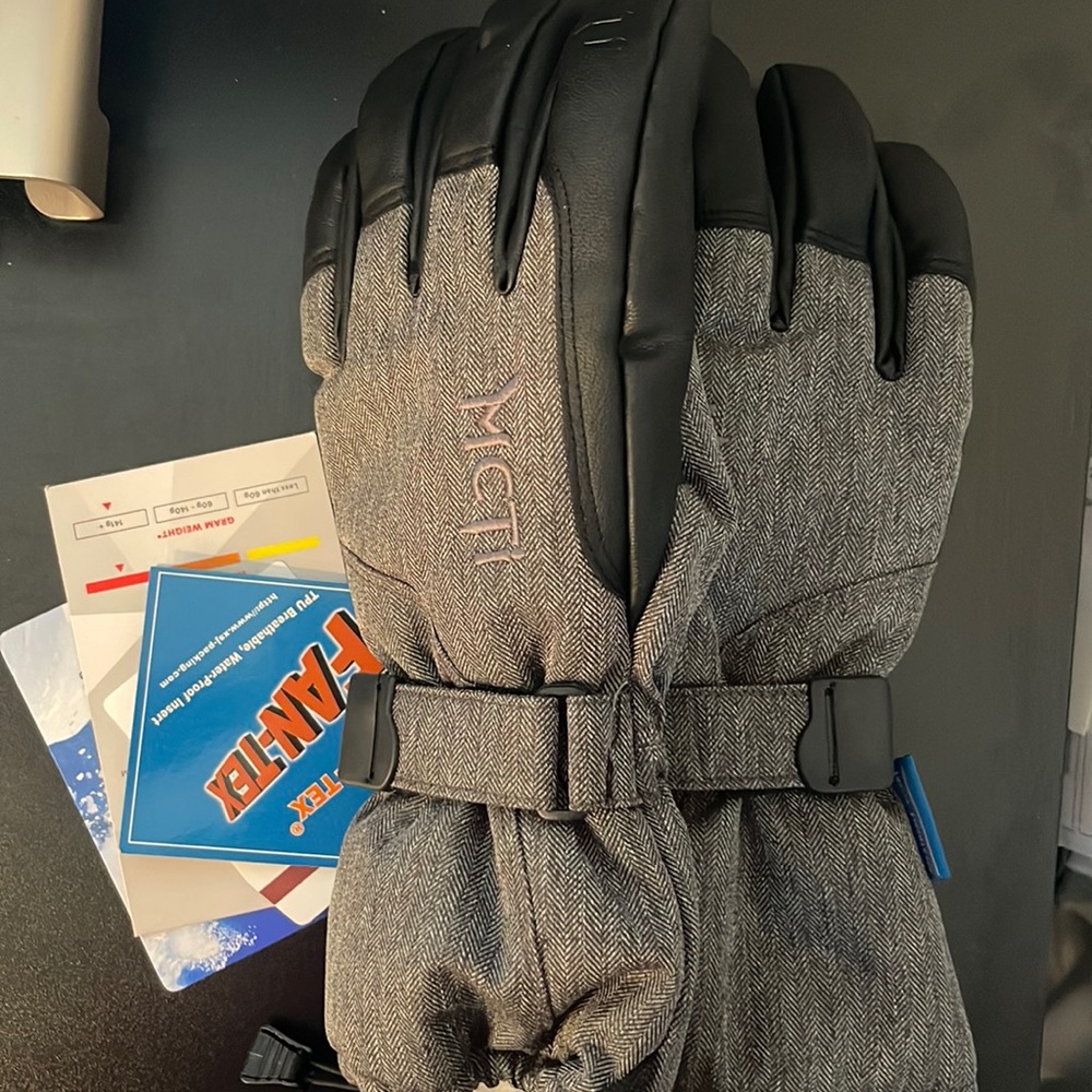 Ski gloves